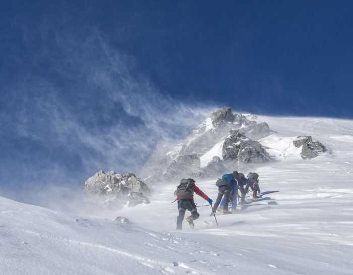 Les essentiels de l’équipement de ski : tout ce que vous devez savoir