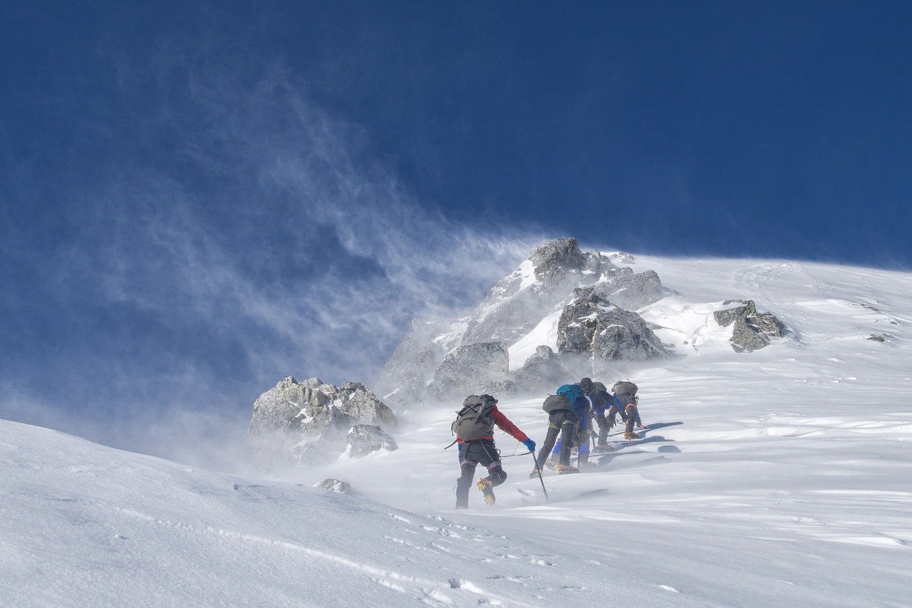 Les essentiels de l’équipement de ski : tout ce que vous devez savoir